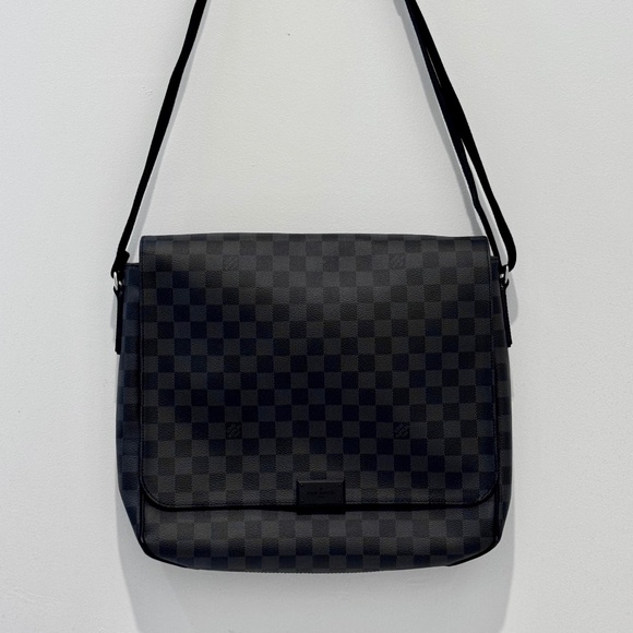 LOUIS VUITTON District PM Messenger Bag - Picture 1 of 5